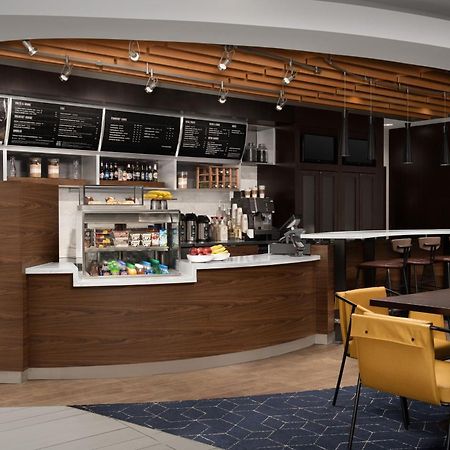 Отель Courtyard By Marriott Syracuse Downtown At Armory Square Экстерьер фото