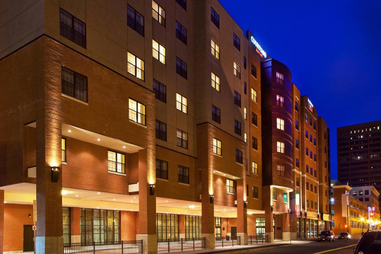 Отель Courtyard By Marriott Syracuse Downtown At Armory Square Экстерьер фото