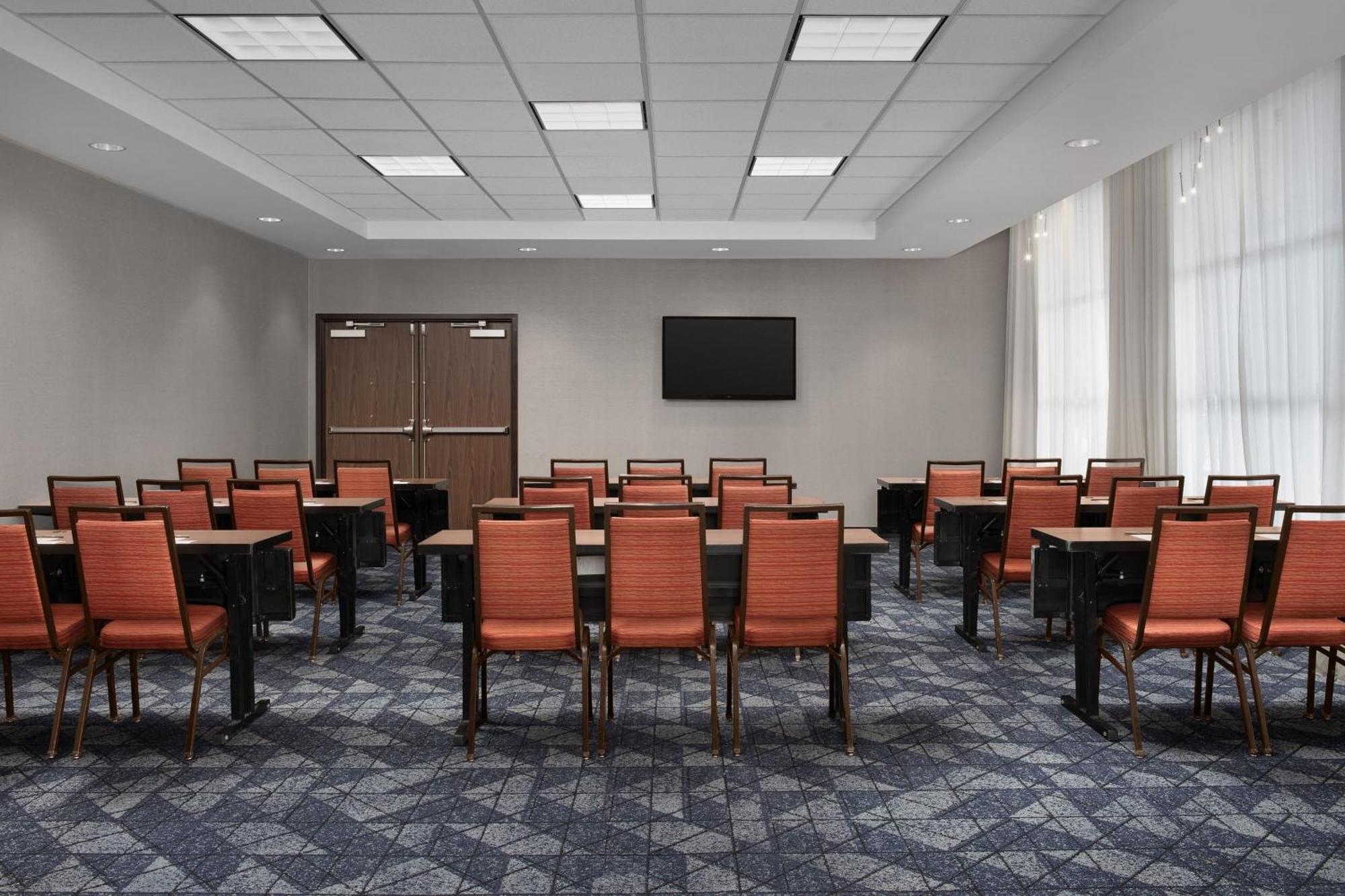Отель Courtyard By Marriott Syracuse Downtown At Armory Square Экстерьер фото
