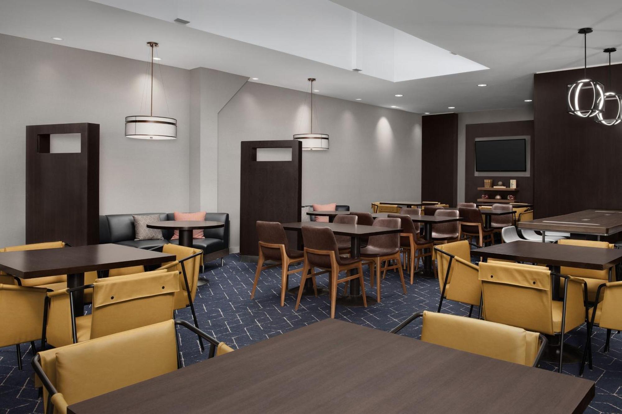 Отель Courtyard By Marriott Syracuse Downtown At Armory Square Экстерьер фото