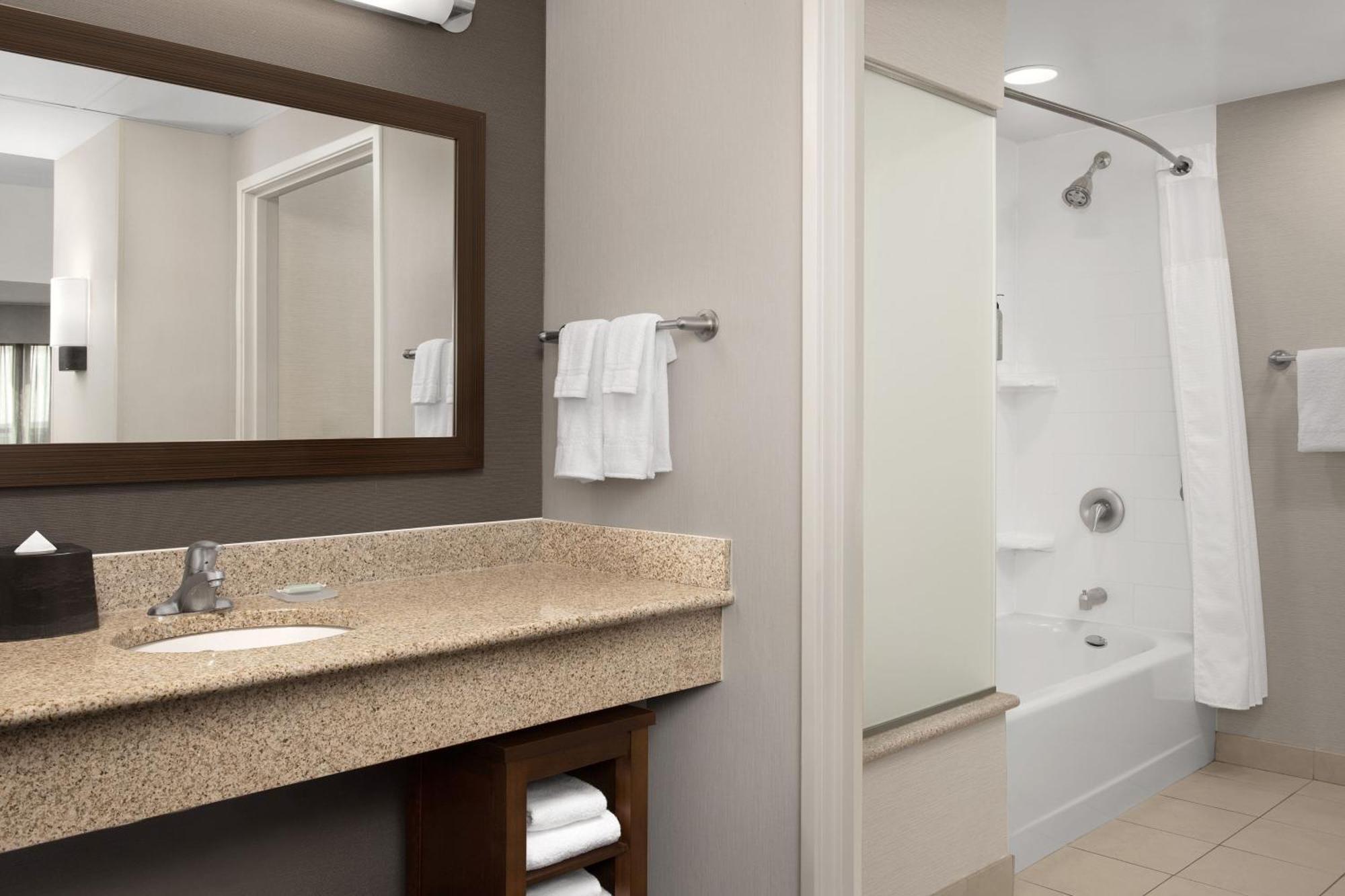 Отель Courtyard By Marriott Syracuse Downtown At Armory Square Экстерьер фото