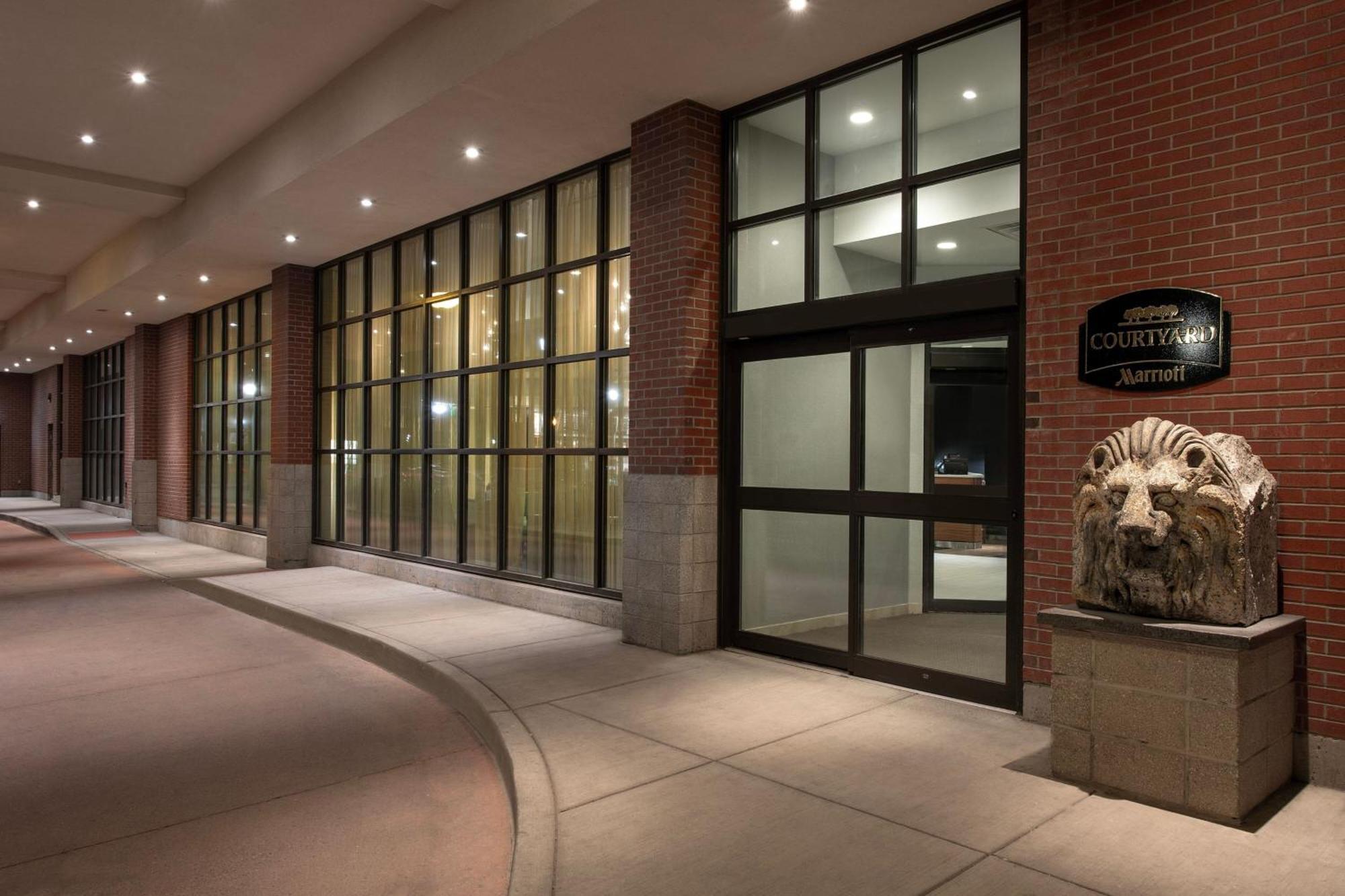 Отель Courtyard By Marriott Syracuse Downtown At Armory Square Экстерьер фото
