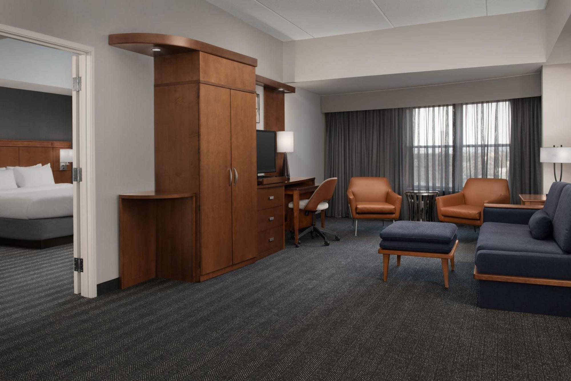 Отель Courtyard By Marriott Syracuse Downtown At Armory Square Экстерьер фото