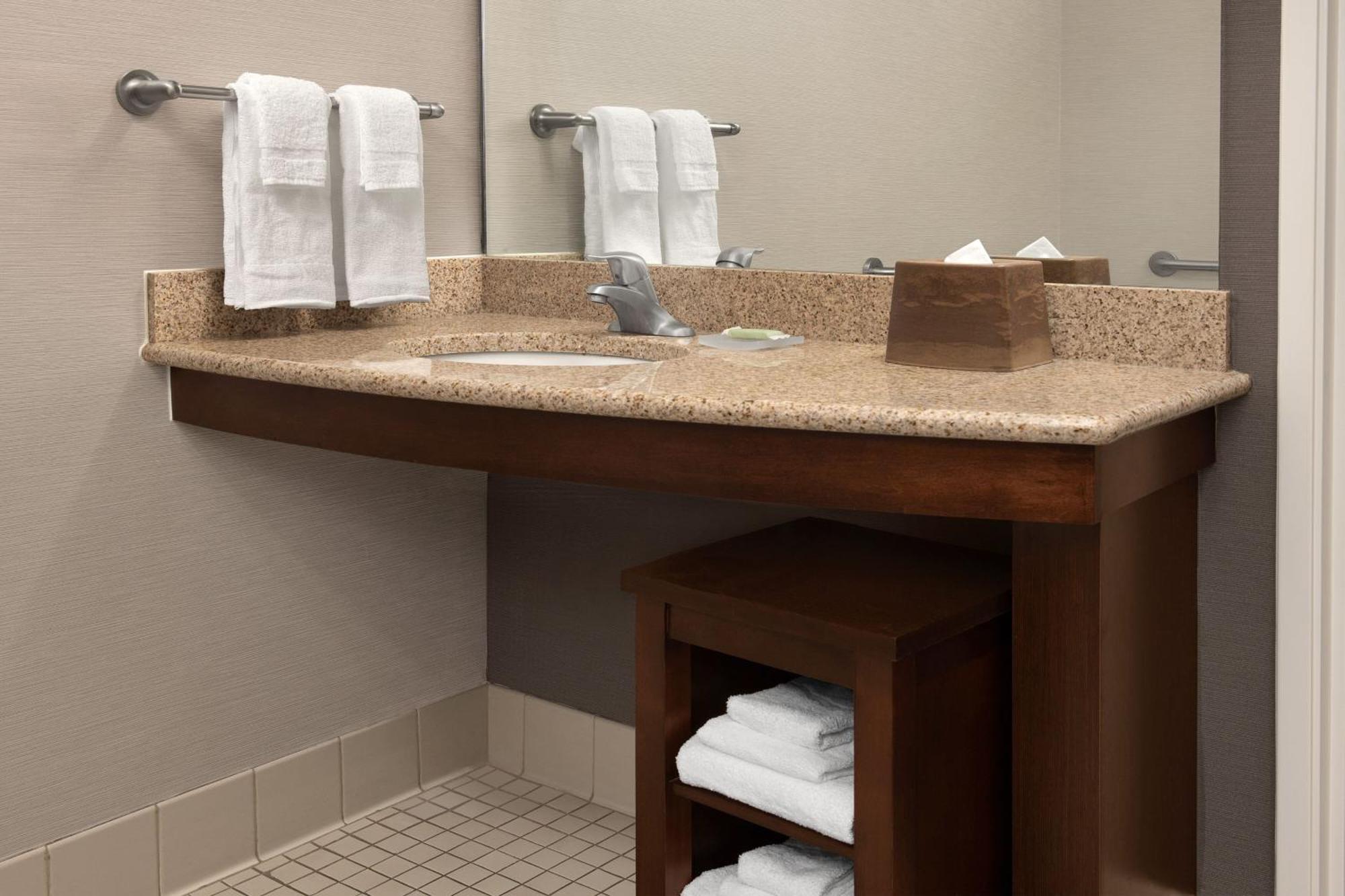 Отель Courtyard By Marriott Syracuse Downtown At Armory Square Экстерьер фото