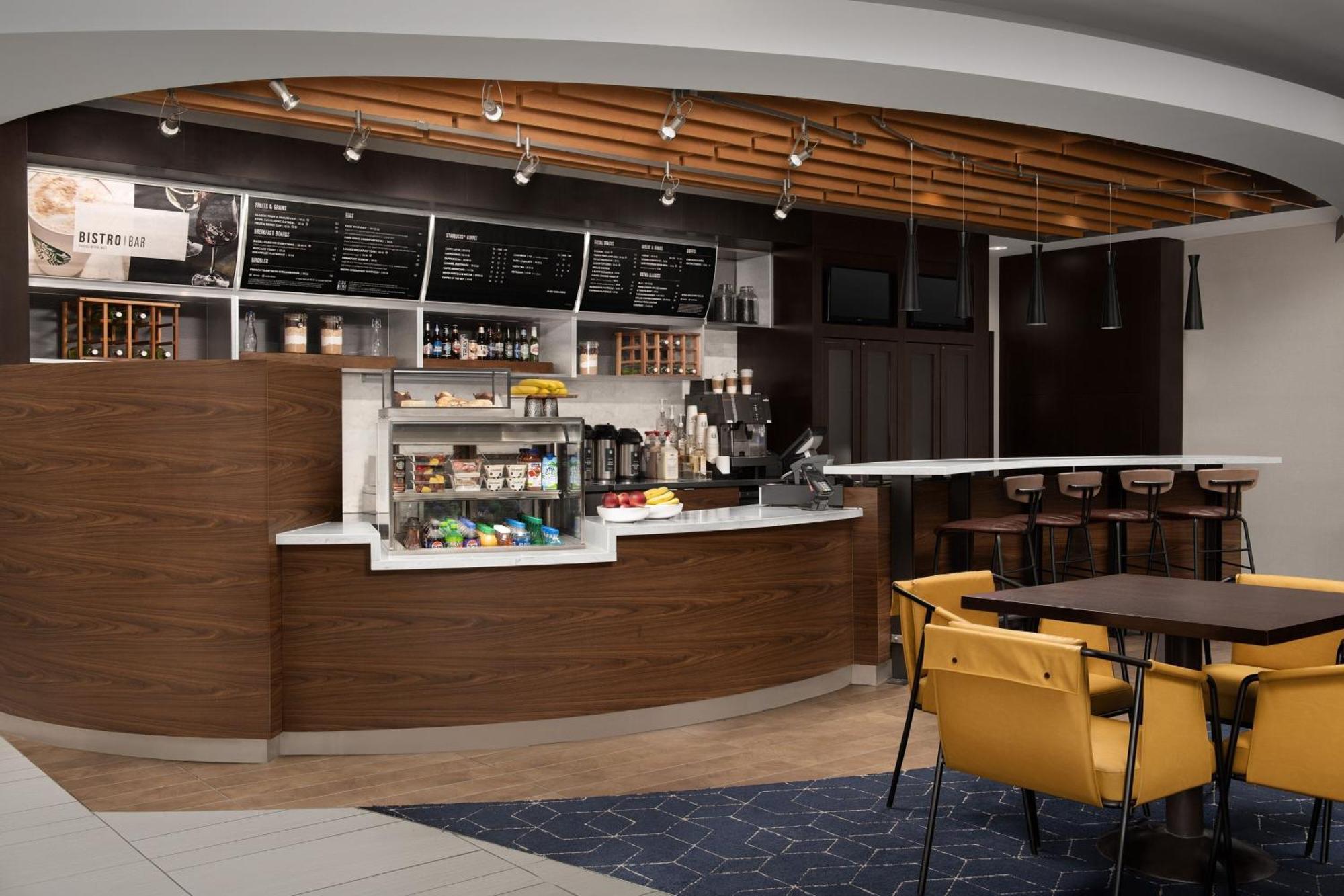 Отель Courtyard By Marriott Syracuse Downtown At Armory Square Экстерьер фото