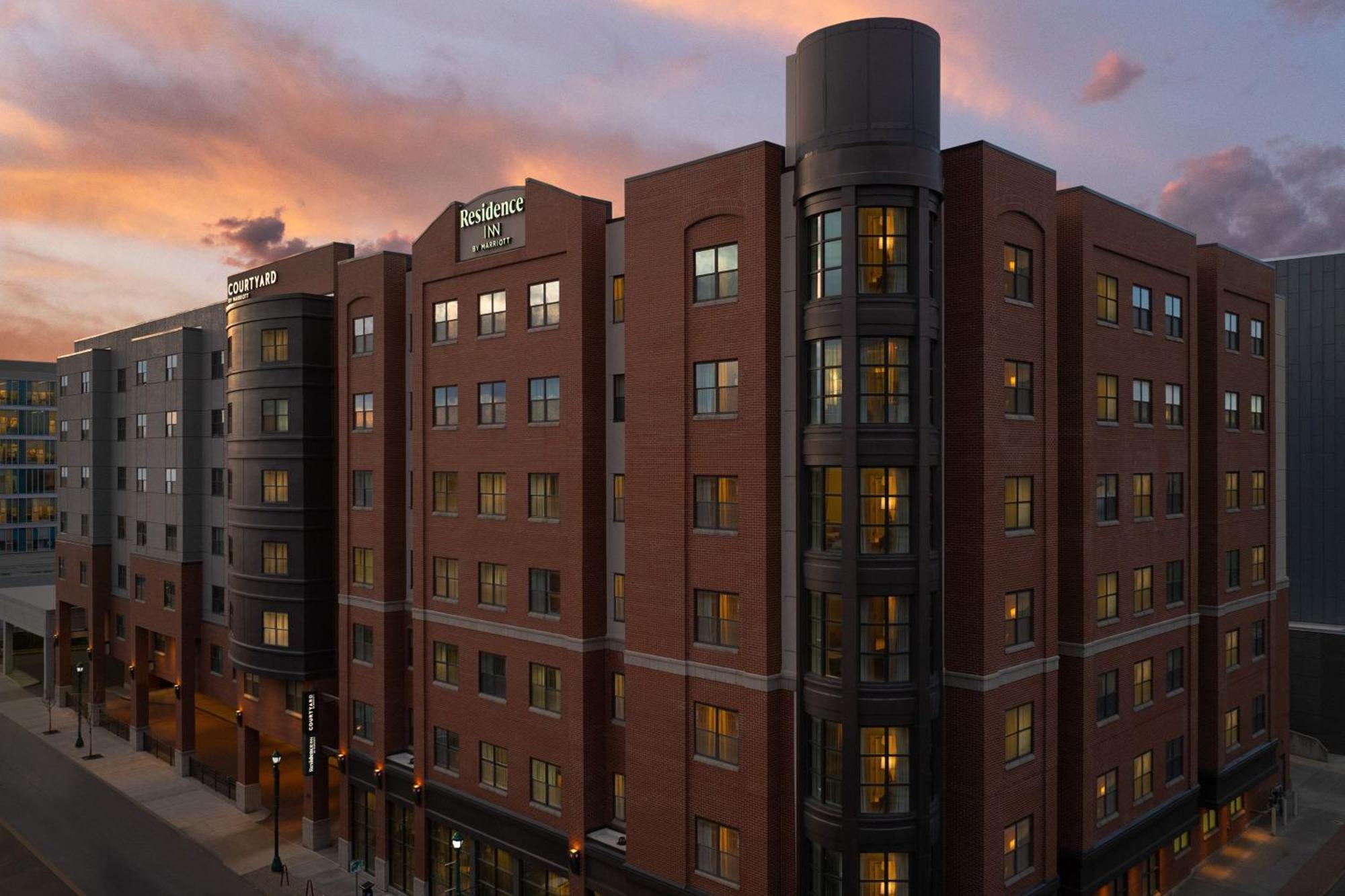 Отель Courtyard By Marriott Syracuse Downtown At Armory Square Экстерьер фото